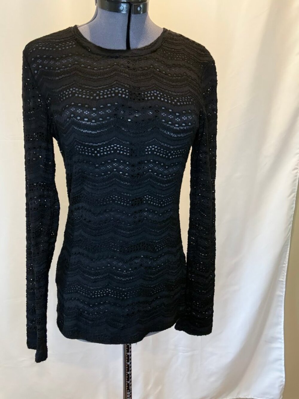 BCBGMaxazria size S black lace top